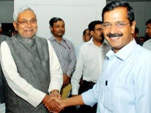 nitish with kejariwal bihar