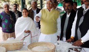 lalu rabadi devi bihar ex cm with dahi chuda mahagathbandn